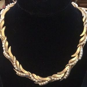 Vintage Trifari gold tone and pearl choker